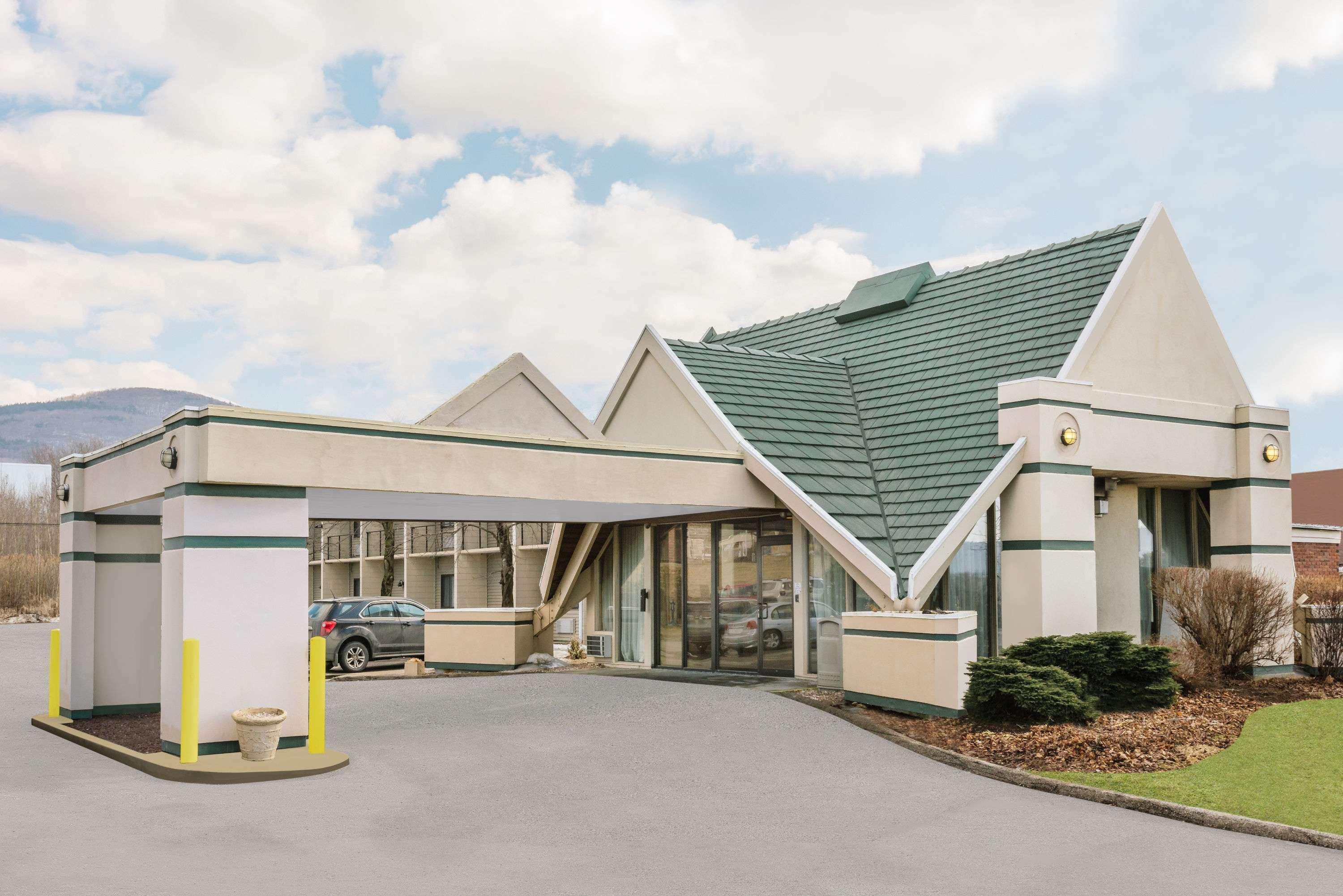Days Inn By Wyndham Rutland/Killington Area Extérieur photo