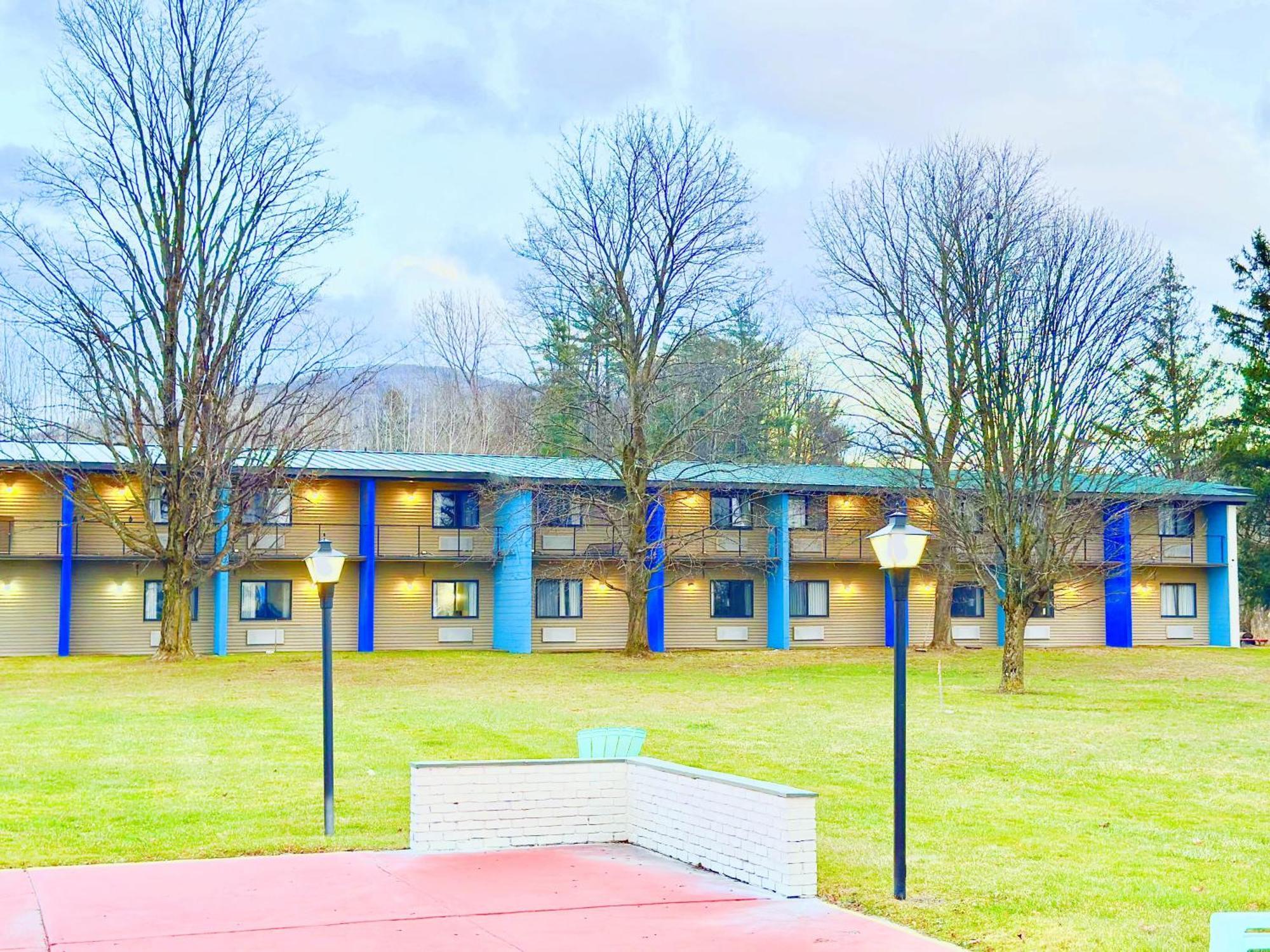 Days Inn By Wyndham Rutland/Killington Area Extérieur photo