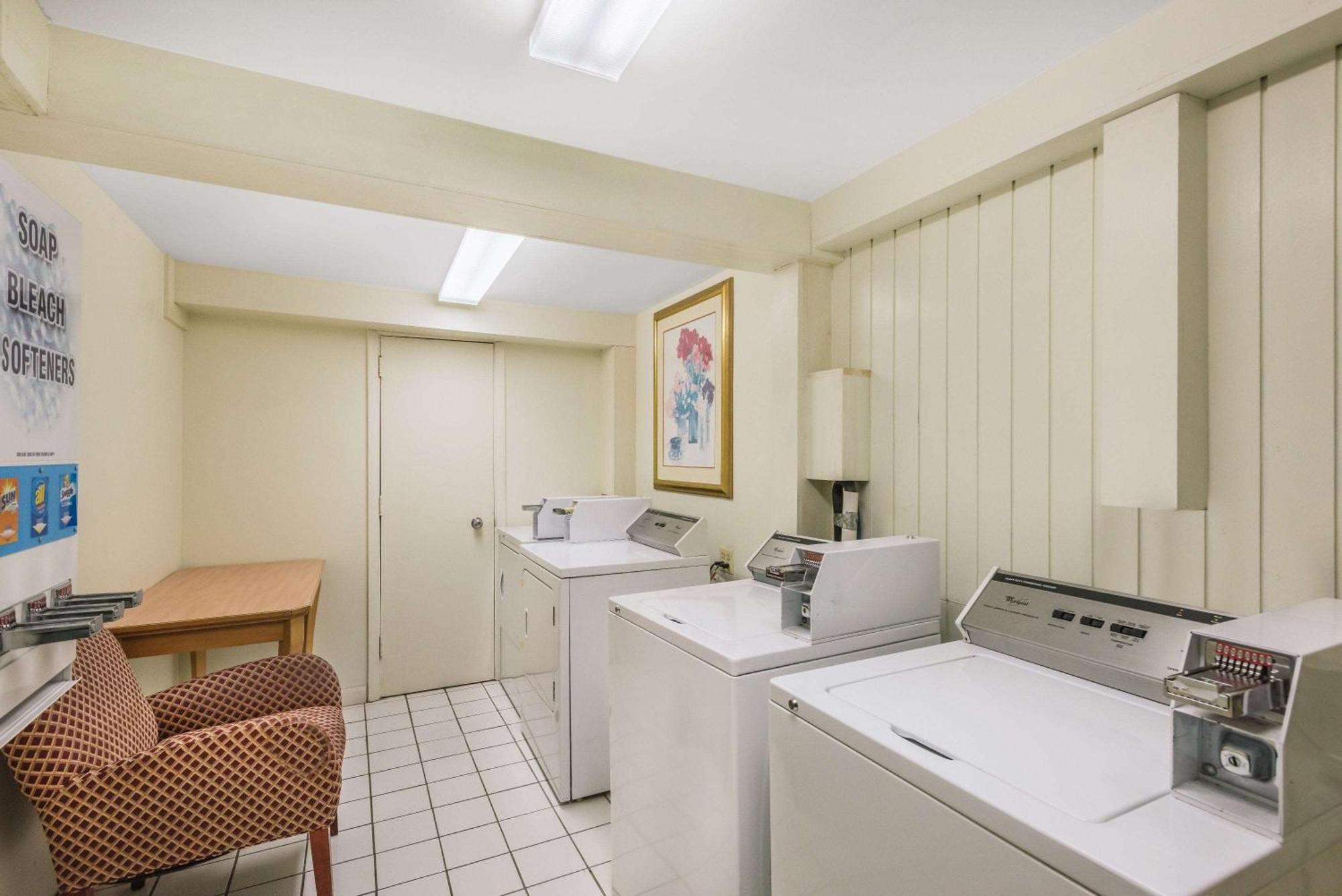 Days Inn By Wyndham Rutland/Killington Area Extérieur photo